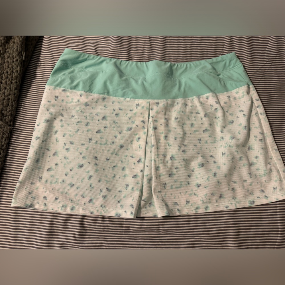 Women’s adidas golf skirt.